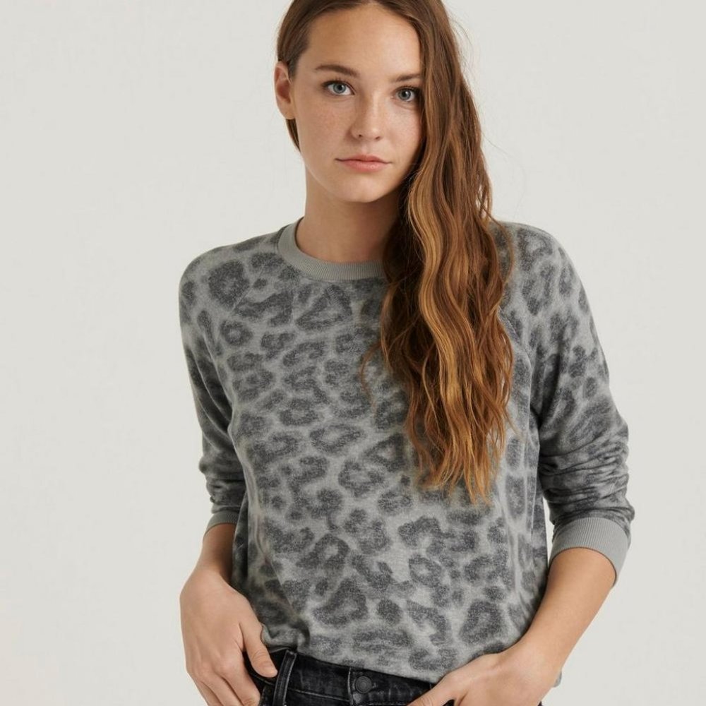 🍀Lucky Brand BNWT Gray Leopard Print Sweatshirt